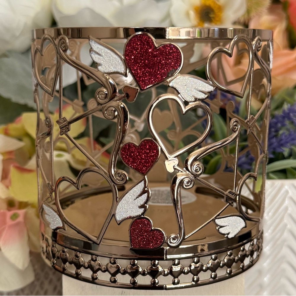 🆕🪉BATH & BODY WORKS LIMITED EDITION “CUPID LOVE” 3-WICK CANDLE HOLDER. NEW! - Picture 4 of 11